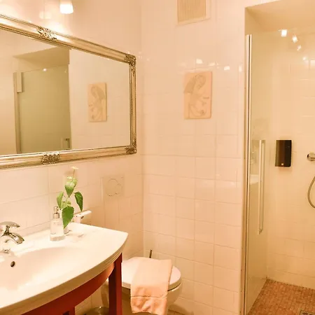 Schloss Ξενοδοχείο *