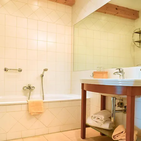 Schloss Ξενοδοχείο *