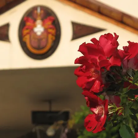 Schloss Ξενοδοχείο *