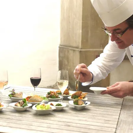 Schloss Ξενοδοχείο *